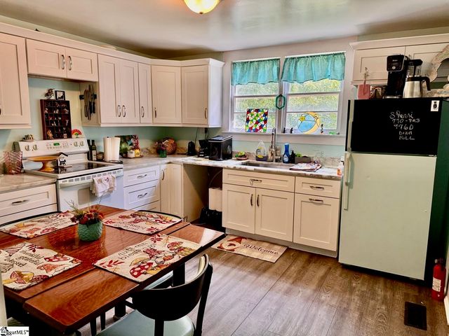 206 E Greenwood Street, Landrum, SC 29356