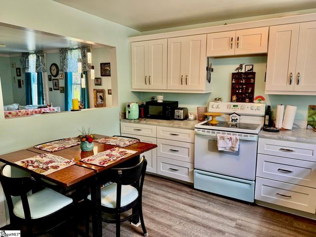 206 E Greenwood Street, Landrum, SC 29356