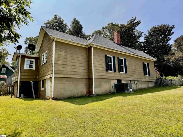 206 E Greenwood Street, Landrum, SC 29356