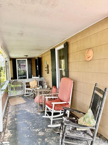 206 E Greenwood Street, Landrum, SC 29356