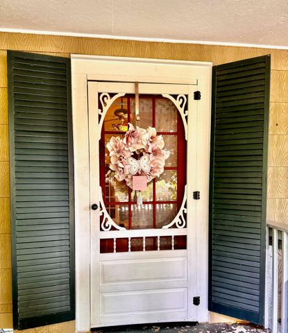 206 E Greenwood Street, Landrum, SC 29356