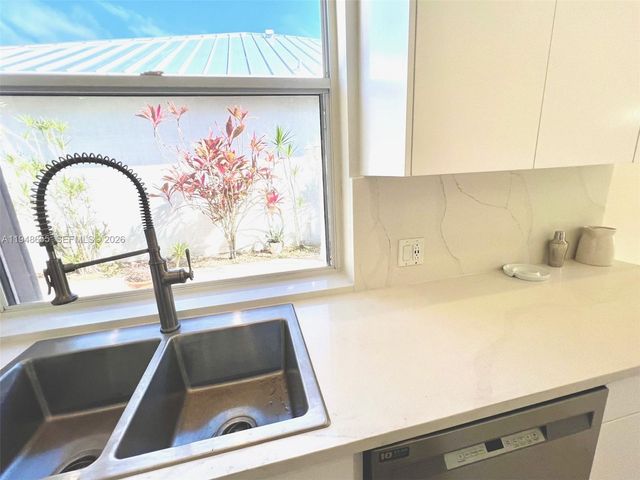 7625 SE Bay Cedar Cir, Hobe Sound, FL 33455