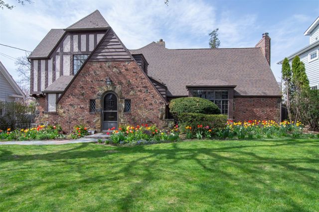 125 Reed Avenue, Pelham, NY 10803