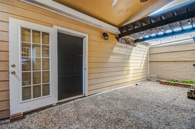 10716 Briar Forest Drive 30, Houston, TX 77042