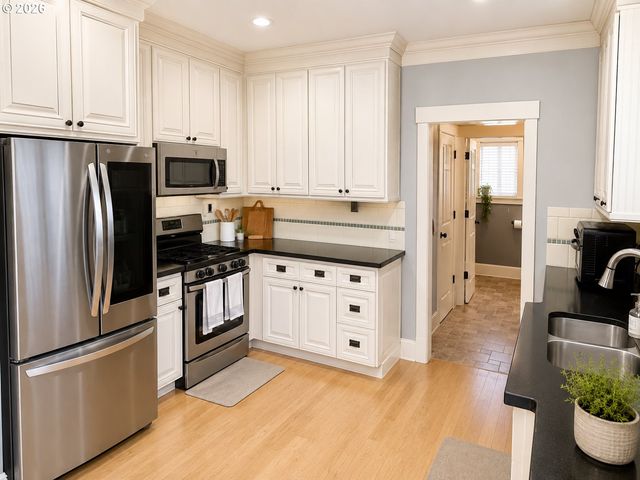 725 N BUFFALO St, Portland, OR 97217