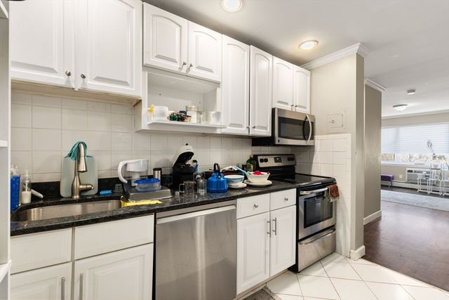 71 Oxford Ave 8, Cambridge, MA 02138