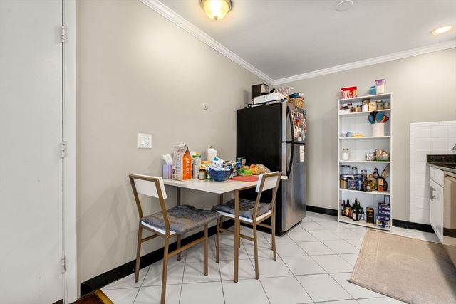 71 Oxford Ave 8, Cambridge, MA 02138