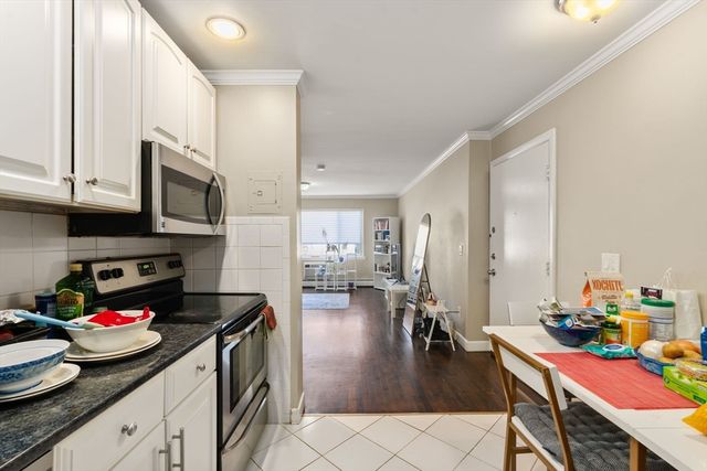 71 Oxford Ave 8, Cambridge, MA 02138