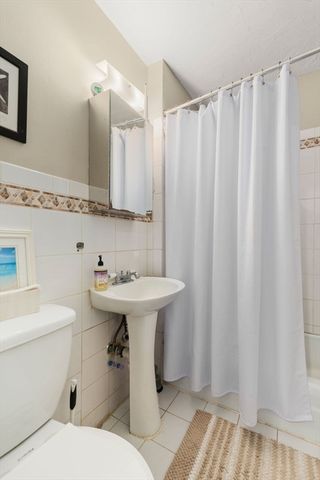 71 Oxford Ave 8, Cambridge, MA 02138