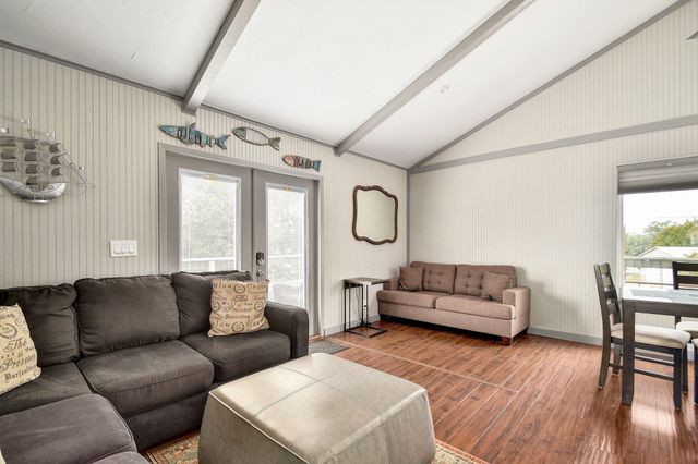 2591 Lakeshore DR, Canyon Lake, TX 78133