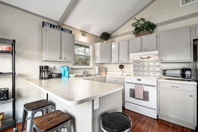 2591 Lakeshore DR, Canyon Lake, TX 78133