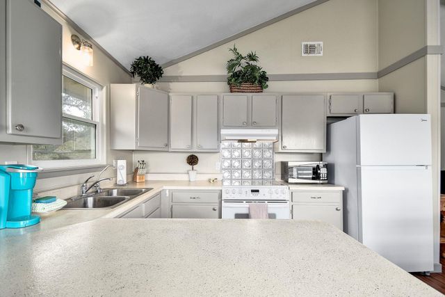 2591 Lakeshore DR, Canyon Lake, TX 78133