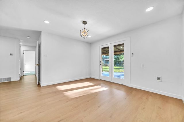 808 Hillcrest Drive, Arlington, TX 76010