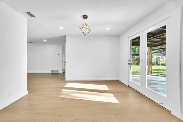 808 Hillcrest Drive, Arlington, TX 76010