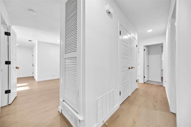 808 Hillcrest Drive, Arlington, TX 76010