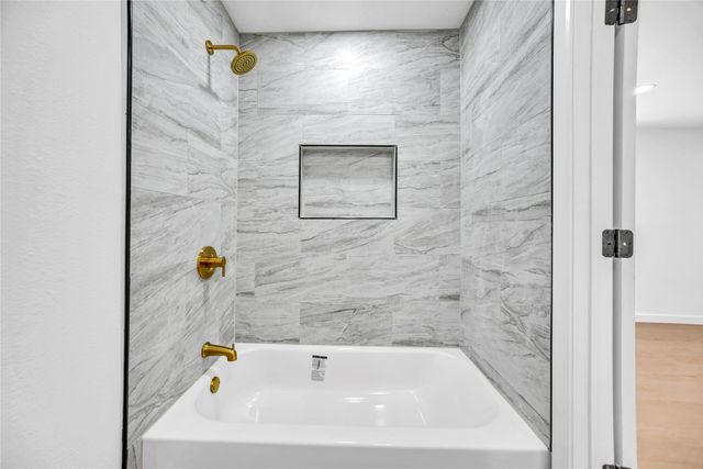 808 Hillcrest Drive, Arlington, TX 76010