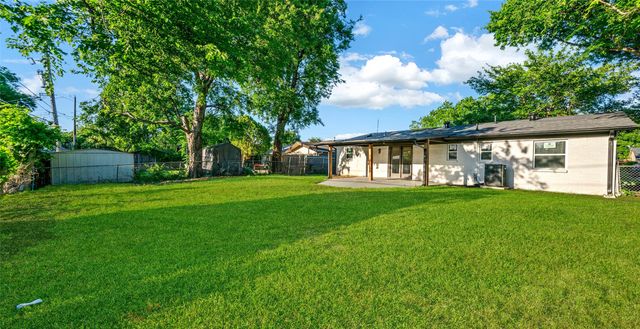 808 Hillcrest Drive, Arlington, TX 76010