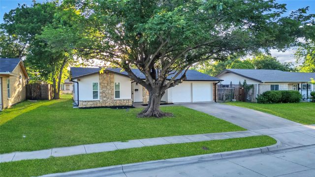 808 Hillcrest Drive, Arlington, TX 76010