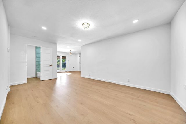 808 Hillcrest Drive, Arlington, TX 76010