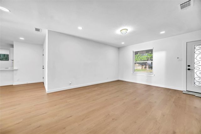 808 Hillcrest Drive, Arlington, TX 76010