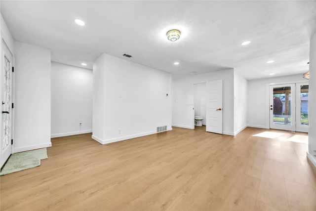 808 Hillcrest Drive, Arlington, TX 76010