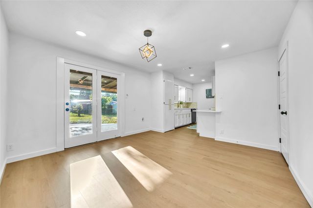 808 Hillcrest Drive, Arlington, TX 76010