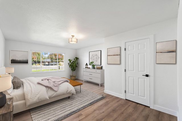 5443 N Prospect Avenue, Fresno, CA 93711