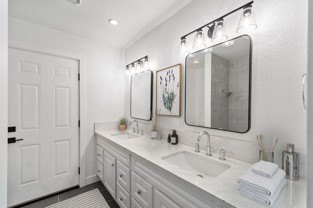 5443 N Prospect Avenue, Fresno, CA 93711