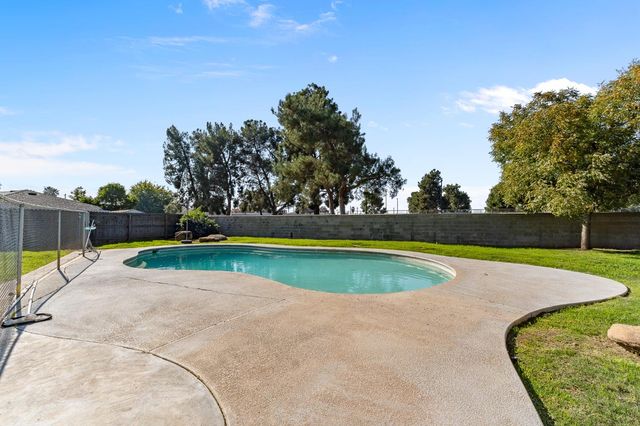 5443 N Prospect Avenue, Fresno, CA 93711