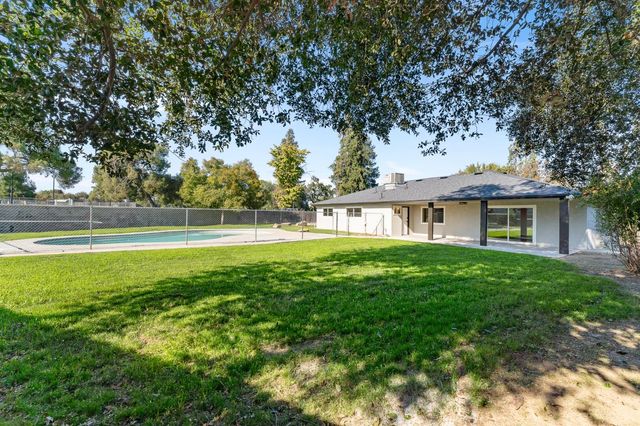 5443 N Prospect Avenue, Fresno, CA 93711