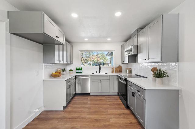 5443 N Prospect Avenue, Fresno, CA 93711