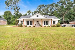7088 Country Oaks Drive, Irvington, AL 36544