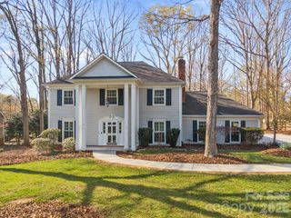 9424 Whitethorn Drive, Charlotte, NC 28277