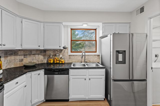 14271 Bedford Drive, Eden Prairie, MN 55346