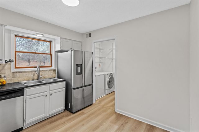 14271 Bedford Drive, Eden Prairie, MN 55346