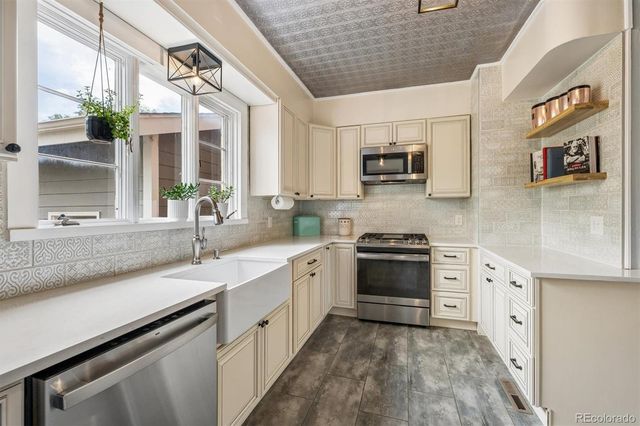 275 S 6th Avenue, Brighton, CO 80601
