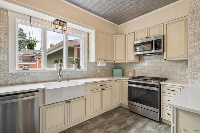 275 S 6th Avenue, Brighton, CO 80601