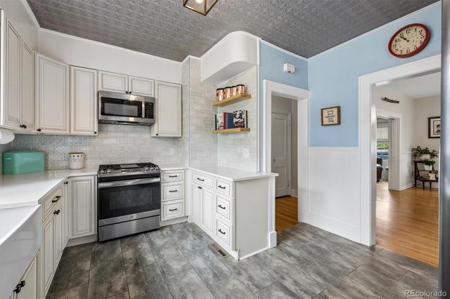 275 S 6th Avenue, Brighton, CO 80601