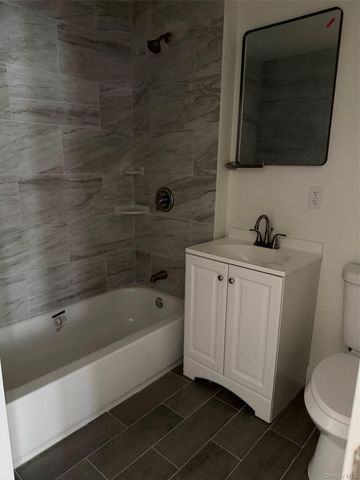 910 E 226th Street, Bronx, NY 10466