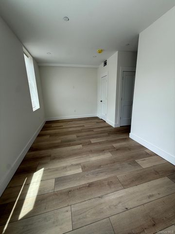 910 E 226th Street, Bronx, NY 10466