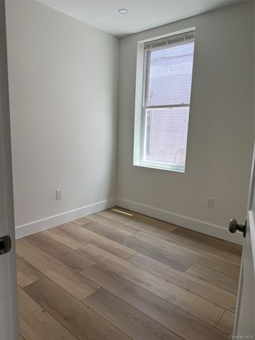 910 E 226th Street, Bronx, NY 10466