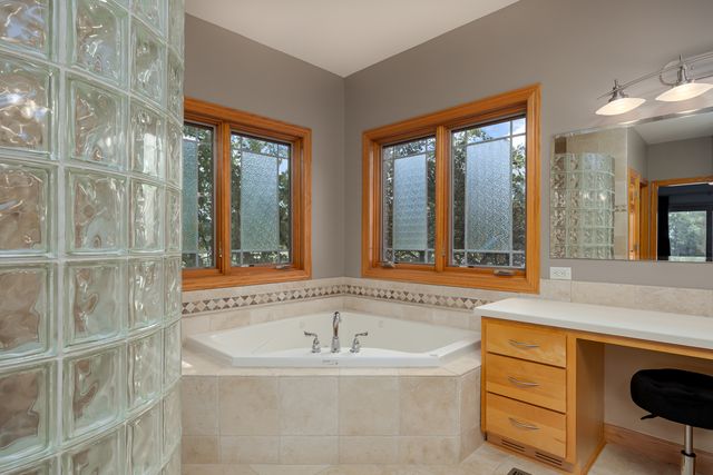 560 Birch Hollow Drive, Antioch, IL 60002