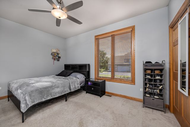 560 Birch Hollow Drive, Antioch, IL 60002