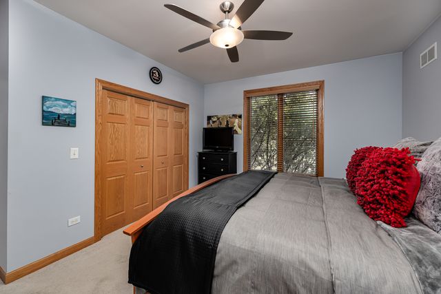 560 Birch Hollow Drive, Antioch, IL 60002