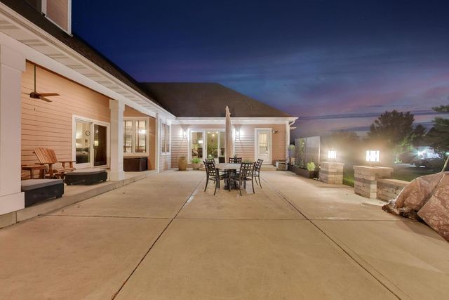 560 Birch Hollow Drive, Antioch, IL 60002