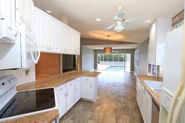1220 NW Bentley Cir Apt B, Port St Lucie, FL 34986