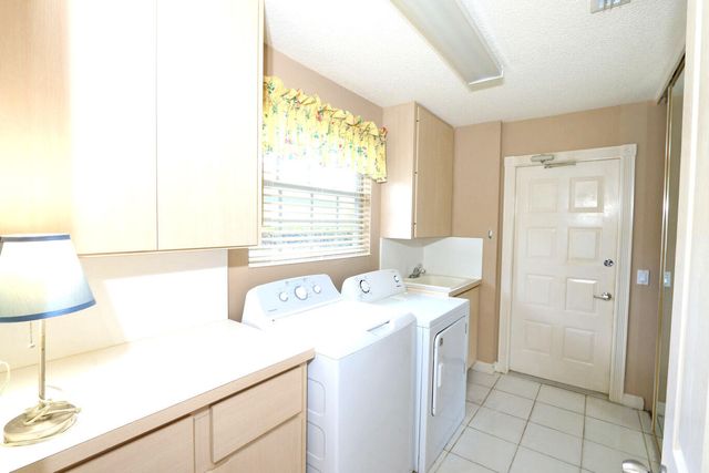 1220 NW Bentley Cir Apt B, Port St Lucie, FL 34986
