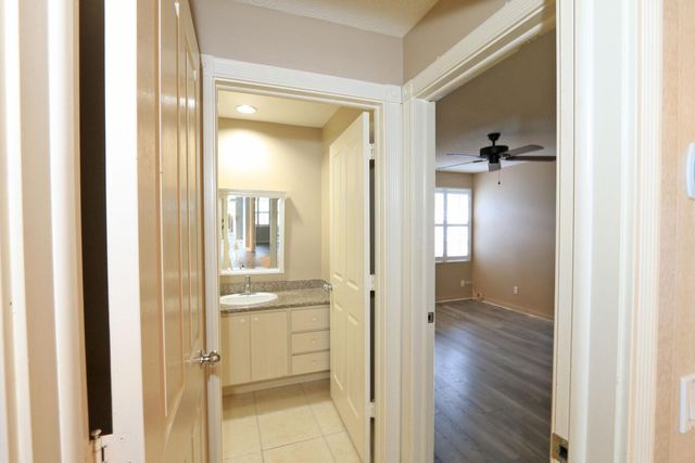 1220 NW Bentley Cir Apt B, Port St Lucie, FL 34986