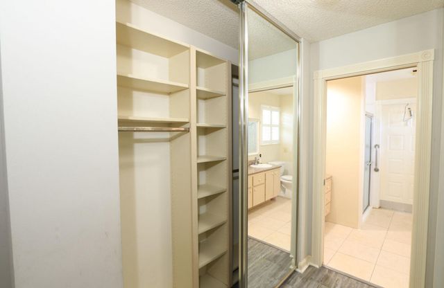 1220 NW Bentley Cir Apt B, Port St Lucie, FL 34986