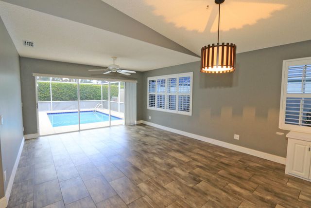 1220 NW Bentley Cir Apt B, Port St Lucie, FL 34986